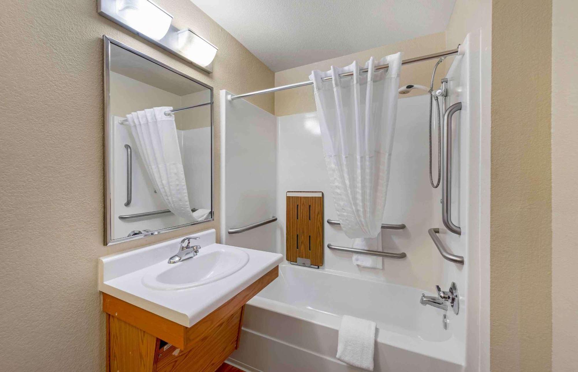 Extended Stay America Select Suites - Wichita - Airport Exterior photo